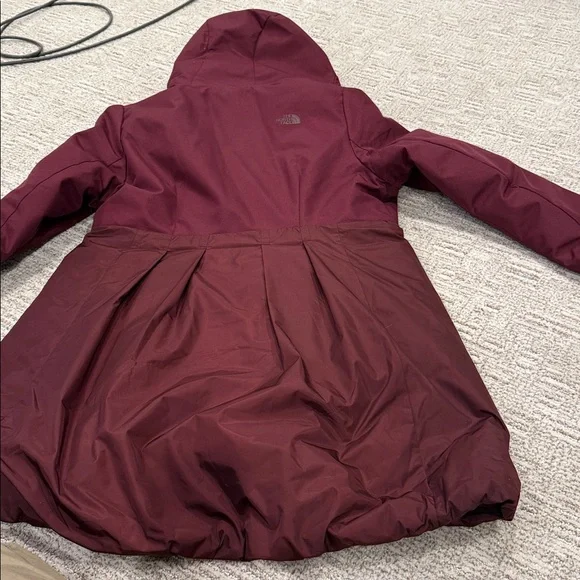 North Face Hooded Warm Jacket - Picture 9 of 10